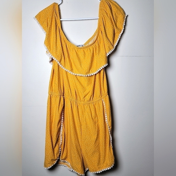 Charlotte Russe Off The Shoulder Polka Dot Romper, Size Large - Picture 1 of 3